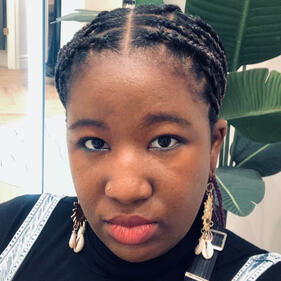 Lysz Flo is an AfroCaribbean Latine, polyglot, writer, indie author, The Estuary Collective member, Ignyte Award Winner for CNF, Creatively Exposed podcast host, Voodoonauts Summer 2020 Fellow/Educator in 2024, and Obsidian Black Listening 2022 Fellow.